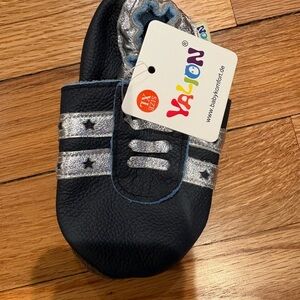 Leather soft sole walking shoes navy blue with silver nwt